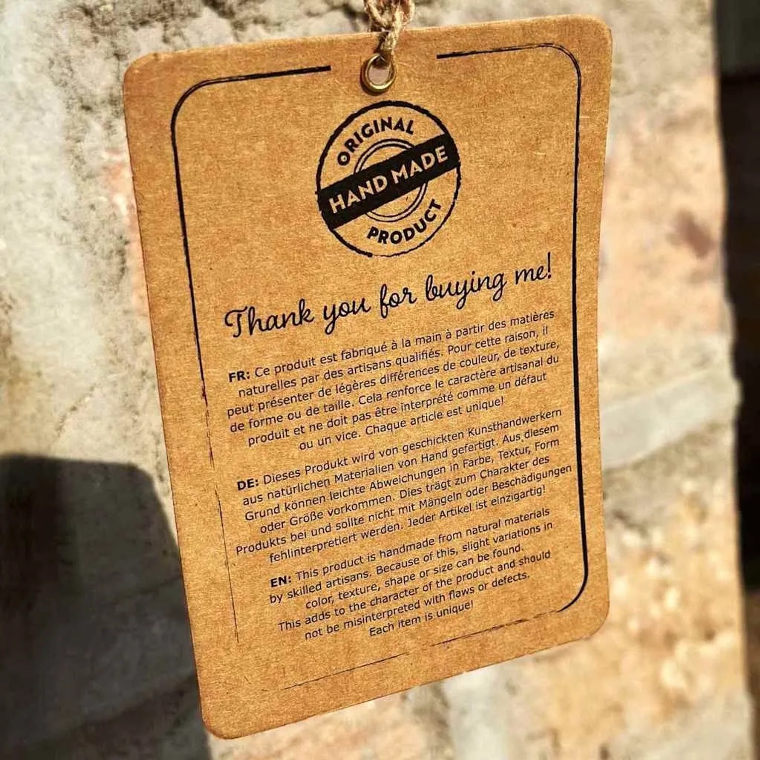 Braunes Etikett "Original Hand Made Product" für vidaXL Nachttisch aus Massivholz Mango, erklärt Handarbeit & Naturmaterialien.