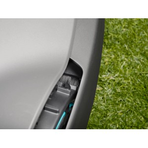 Gardena Radbürsten am Sileno Mähroboter, Zubehör zur Reinigung der Räder.