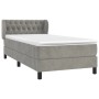 Hellgraues Boxspringbett 90x200 cm mit Samtbezug, inklusive Matratze und Topper.