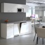 Weiße Flex-Well Büroküche Joelina 210 cm mit Spüle, Geschirrspüler und Mikrowelle.