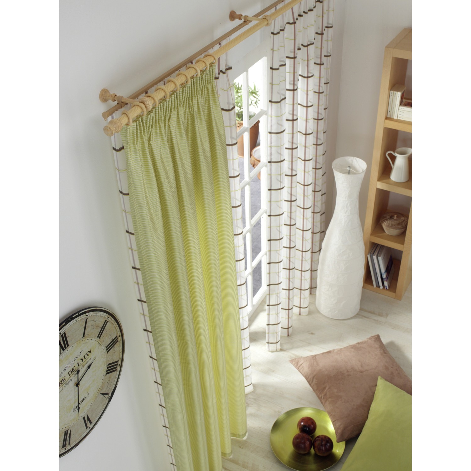 Gardinia Gardinenstangen-Set Lugano Kiefer, 120 cm, mit Vorhang und Deko im Wohnraum.