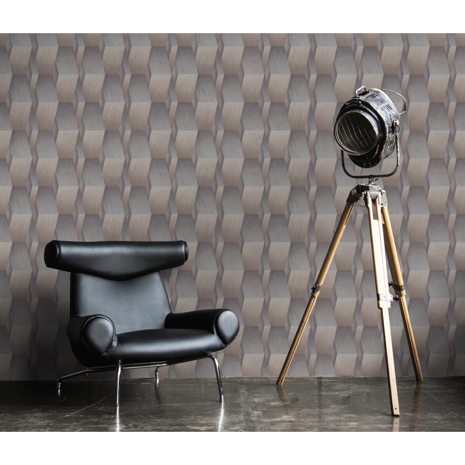 Erismann Vliestapete Guido Maria Kretschmer Grafik Gold im Raum mit Sessel und Lampe.