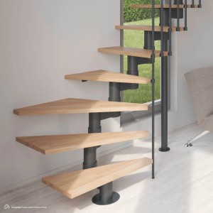 Raumspartreppe Torino, 12 naturbelassene Buchenstufen, Lava-Anthrazit Mittelholm. Rechtsgewendelte Innentreppe, 70 cm Stufenbreite.