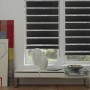 Gardinia Doppelrollo EasyFix, 100x150 cm, schwarz, mit transparenten und blickdichten Streifen vor dem Fenster.