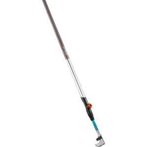 Gardena Combisystem mit Rechen, Grubber, Fugenkratzer und Stiel. Gartengeräte für die Bodenbearbeitung.