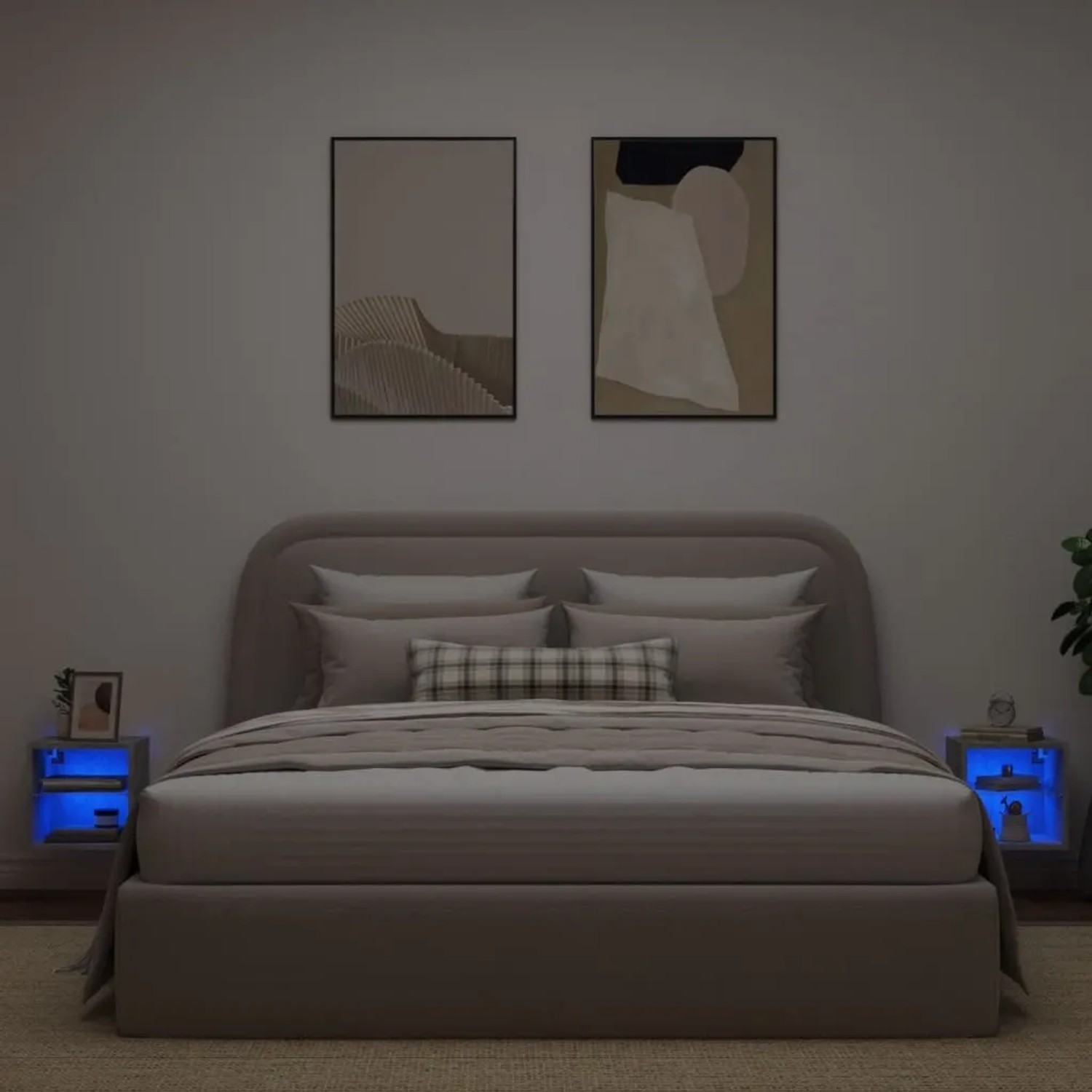 Zwei betongraue TV-Wandschränke mit LED-Beleuchtung neben einem Bett.