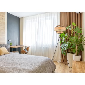 Globo Stehlampe Soeni, schwarz matt, mit Holzdekor-Schirm, 150cm hoch. Design-Stehleuchte für Wohnräume.