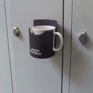 Sintron Magnetischer Becherhalter mit Becher an Metallschrank