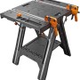 Worx Pegasus WX051 Multifunktions-Arbeitstisch, zusammenklappbar mit Ablage und orangenen Klemmen.