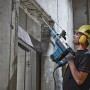 Bosch Professional GSH 7 VC Schlaghammer im Einsatz beim Stemmen von Beton.