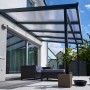Anthrazit Terrassenüberdachung Premium 410x406 cm mit klarer Polycarbonat-Eindeckung.