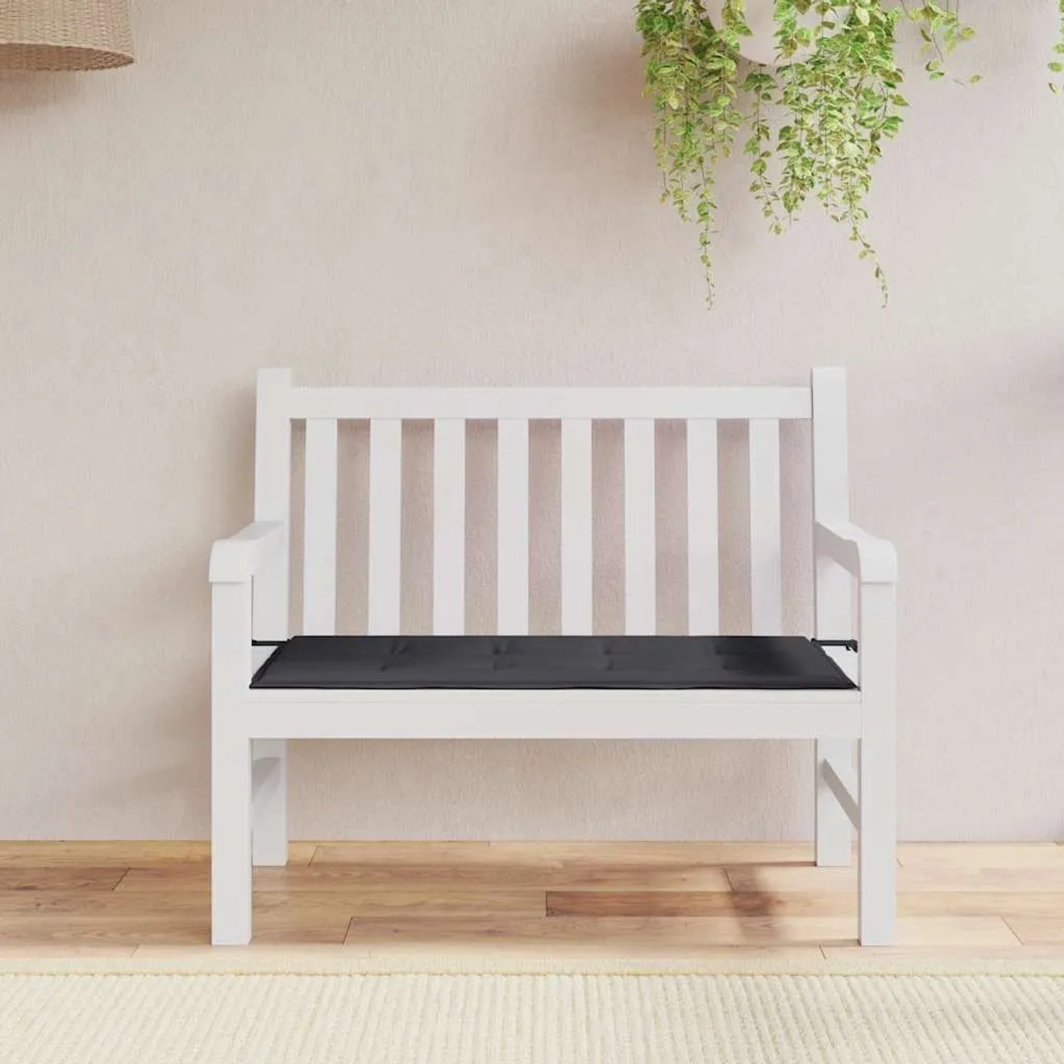 Schwarze vidaXL Gartenbank Auflage 120x50 cm aus Oxford-Gewebe auf einer weißen Gartenbank.