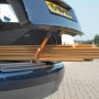 Gummi-Expander sichert Holz im Kofferraum, Länge verstellbar mit Kunststoffhaken.