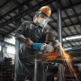 Bosch Professional Akku-Tischkreissäge GTS 18V-216 im Einsatz beim Schneiden von Metall.
