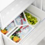 Rotho Gefrierdosen-Set Domino Gemüse, 3 weiße Dosen im Gefrierschrank.