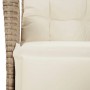 Detailaufnahme: Beige Poly Rattan Gartenstuhl mit cremeweißen Kissen der vidaXL 7-tlg Essgruppe.