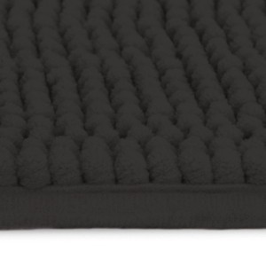 Schwarzer Beautissu BeauMare WR Badteppich. Nahaufnahme der weichen Chenille-Textur, ideal für Bad & WC.