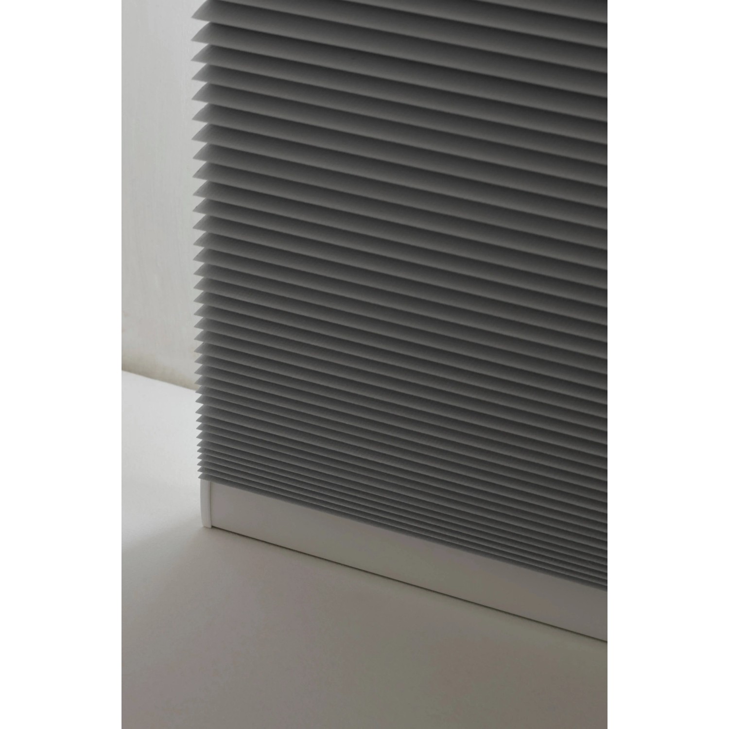 Graues Schöner Wohnen Thermo-Wabenplissee Sina, 90x130 cm, für Fenster, mit Wabenstruktur.