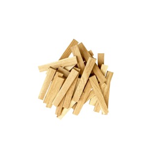 Haufen heller Eichenholz-Anzünder für Kamin, Grill und Lagerfeuer. Natürliches Anmachholz, 20 kg.