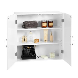 Weißer Vasagle Wandschrank (60x60x18cm) mit offenen Türen und drei Regalfächern, gefüllt mit Badutensilien.