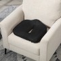 Schwarzes, orthopädisches HOMCOM Sitzkissen aus Polyester auf einem Sessel. 44x39x13cm.