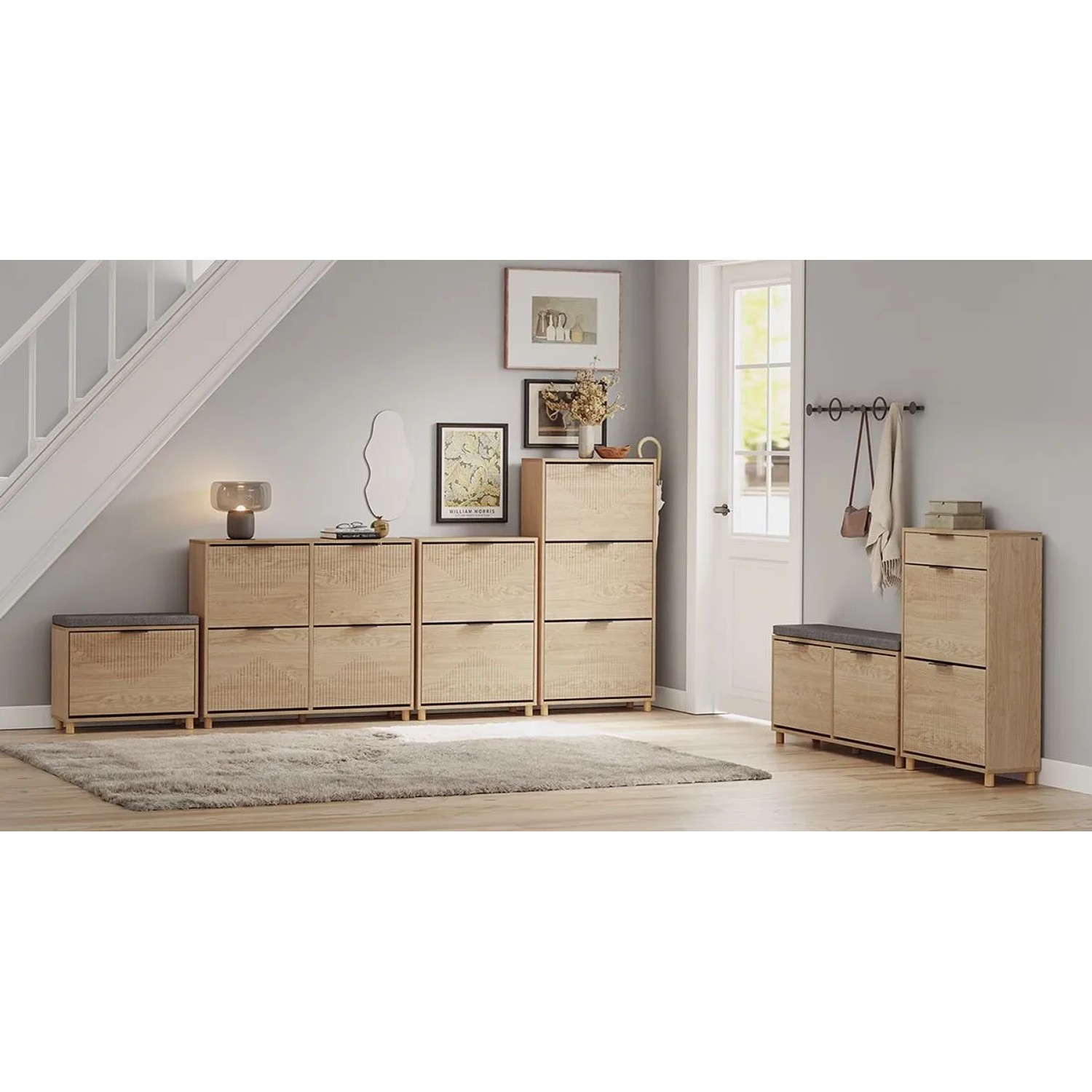 SoBuy Schuhbank FSR211-N mit Sitzfläche und Schuhschränken im Flur.