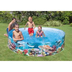Intex Snapset Pool Coral Reef: Planschbecken mit Ozean-Motiv und spielenden Kindern.