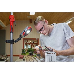 Bessey Multifunktions-/Laserhalterung STE-LH im Einsatz beim Modellbau.