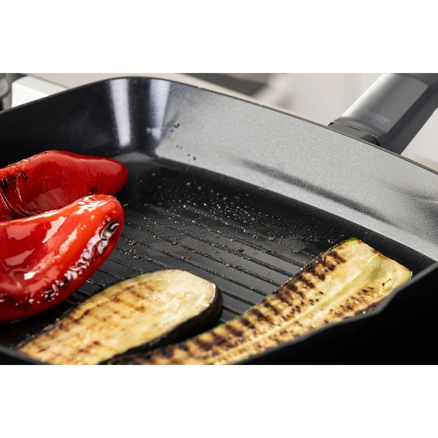 Fackelmann Grillpfanne Statement 28 cm mit Gemüse. Keramikbeschichtete Alugrillpfanne.