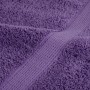 Nahaufnahme eines lila Premium-Handtuchs (50x100cm) aus 100% Baumwolle (600 g/m²).