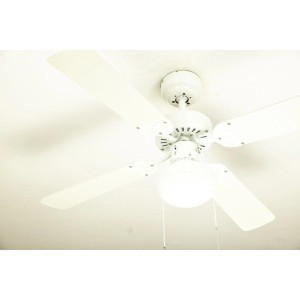 Weißer Westinghouse Deckenventilator Vegas 105 cm mit Beleuchtung und Zugschnur.
