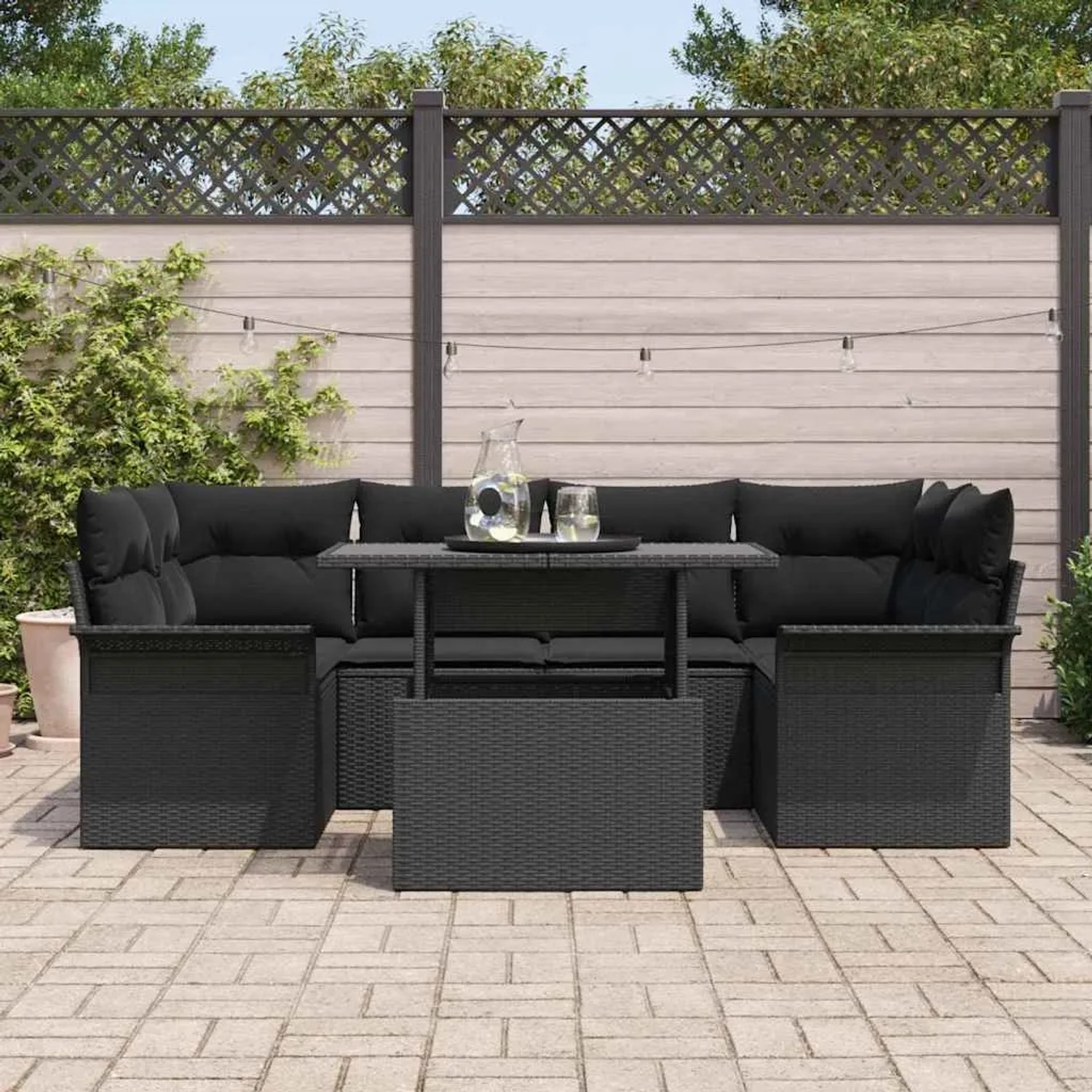 Schwarzes 7-teiliges Garten-Sofa-Set aus Poly Rattan mit Tisch und Kissen von vidaXL.