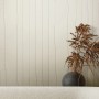 Beige Vliestapete mit Streifen in Crushed-Optik von Marburg, modernes Design für Wohnräume.