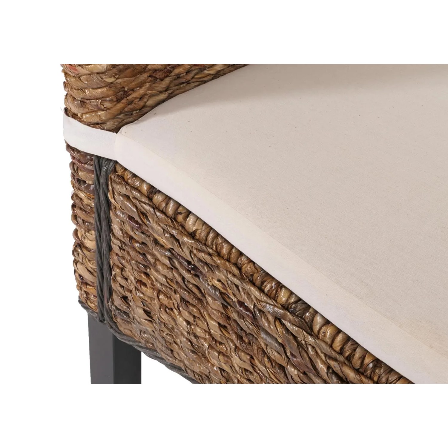 Detailansicht: Dunkler Esszimmerstuhl Loiret mit Kissen, Bananenblatt-Geflecht.