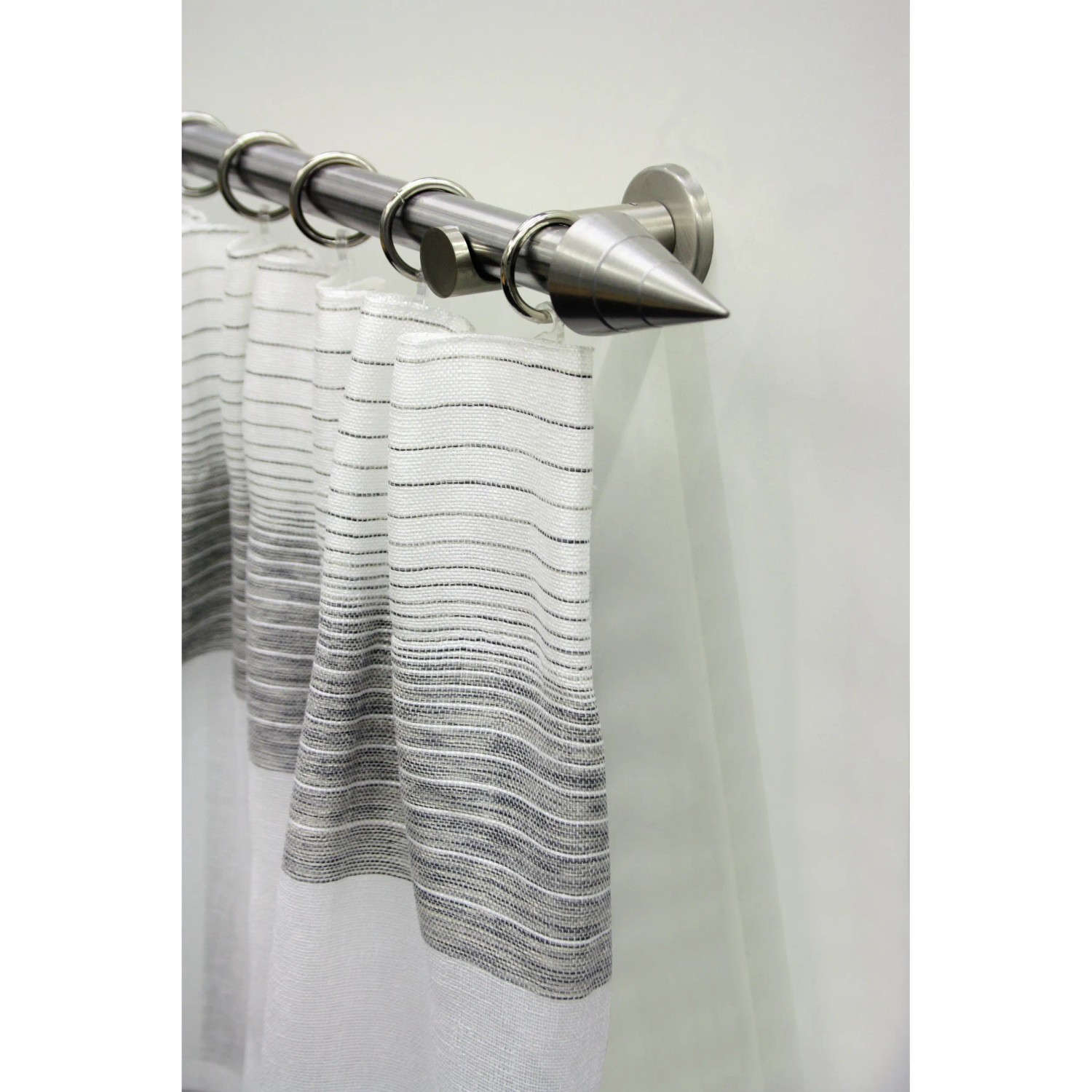 Gardinenstangen-Set Kegel, Edelstahloptik, 120 cm mit Gardine und Endstück in Kegelform.