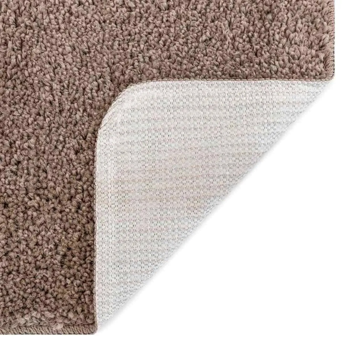 Brauner Shaggy Hochflorteppich mit sichtbarer rutschfester Unterseite. Weicher Teppich aus PP.