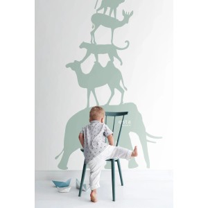 ESTAhome Fototapete mit gestapelten Tieren in Mintgrün im Kinderzimmer.