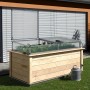 KGT Hochbeet Woody 210 aus Lärche, 79x214x99cm, mit Frühbeetaufsatz und Gießkanne im Garten.