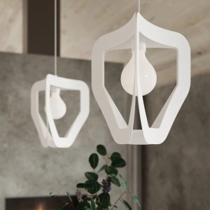 Zwei weiße Sollux Lighting Hängeleuchten Tres im modernen Design.