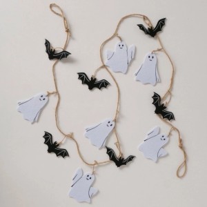 Schwarz-weiße Boltze Dekogirlande Ghostie mit Geistern und Fledermäusen aus Jute und Polyester, 160 cm lang, für Halloween.