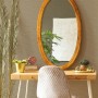 Beige-gelbe Marburg Vliestapete mit Gewebestruktur und Textiloptik an einer Wand.