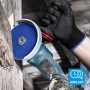 Bosch Expert Trennscheibe Carbide Multi Wheel im Einsatz beim Schneiden von Holz mit einem Winkelschleifer.