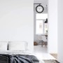 Schwarz-weiße Wall-Art Bahnhofsuhr aus Metall und Glas, doppelseitig, an weißer Wand im modernen Wohnraum.