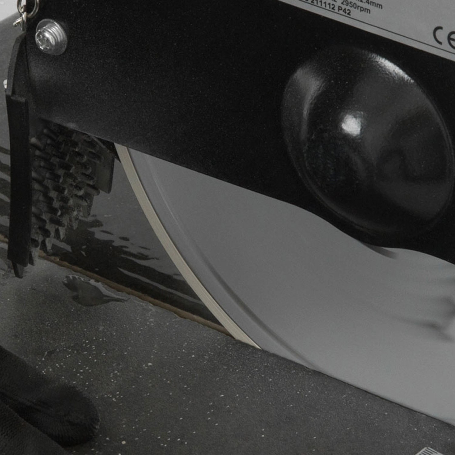 EBERTH Diamanttrennscheibe 230mm im Einsatz, Zubehör für Schleifer.