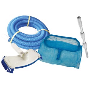 Karibu Pool Reinigungsset groß mit Kescher, Saugschlauch, Bürste und Teleskopstange.