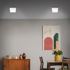 Weiße Briloner LED Decken- und Wandlampe Fire, 12 W, quadratisch, im Wohnraum.