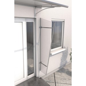 Gutta Seitenblende PT/GR aus Acryl in Edelstahloptik am Hauseingang mit Vordach.