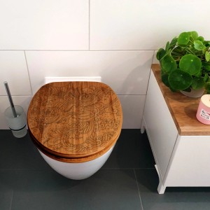 Banjado WC-Sitz aus Bambus mit Tiefsee-Gravur. Toilettendeckel mit Absenkautomatik.