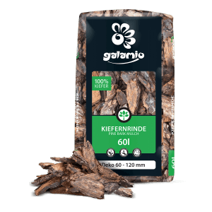 Galamio Kiefernrinde Deko 60l Sack, grobe Struktur, zur Bodenabdeckung und Dekoration im Garten.