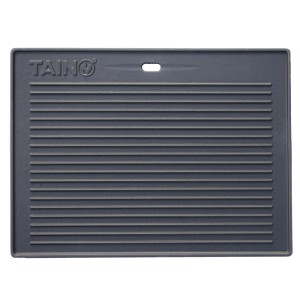 Taino Grillplatte aus Gusseisen, Wendeplatte für Gasgrill, geriffelte Seite sichtbar.